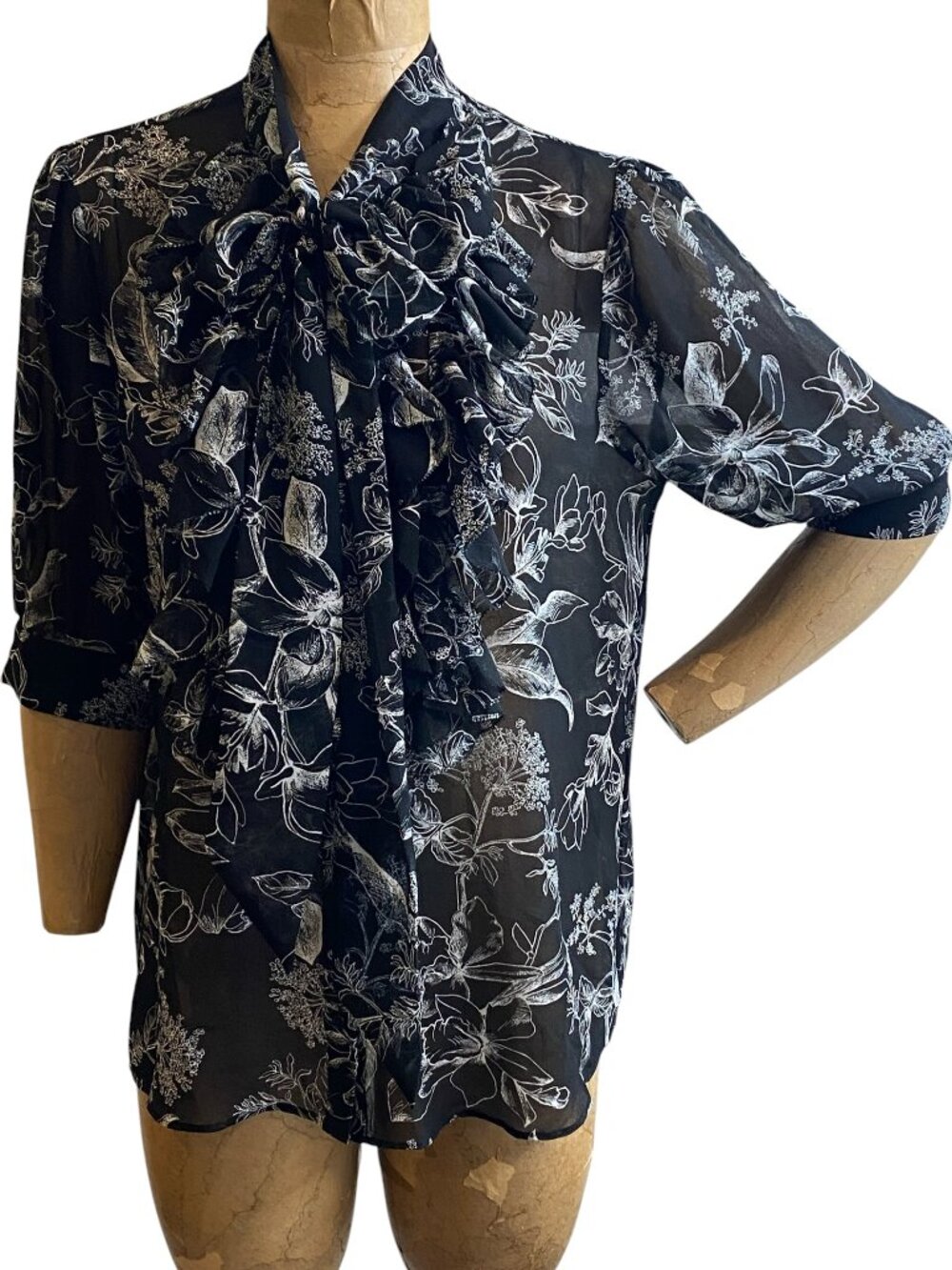 White House‎ Black Market Black Floral Button Up Ruffle Blouse L #59M